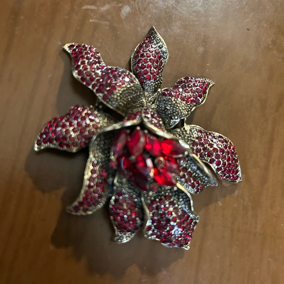 Elegant Red and Silver Floral Brooch! - Picture 2 of 11